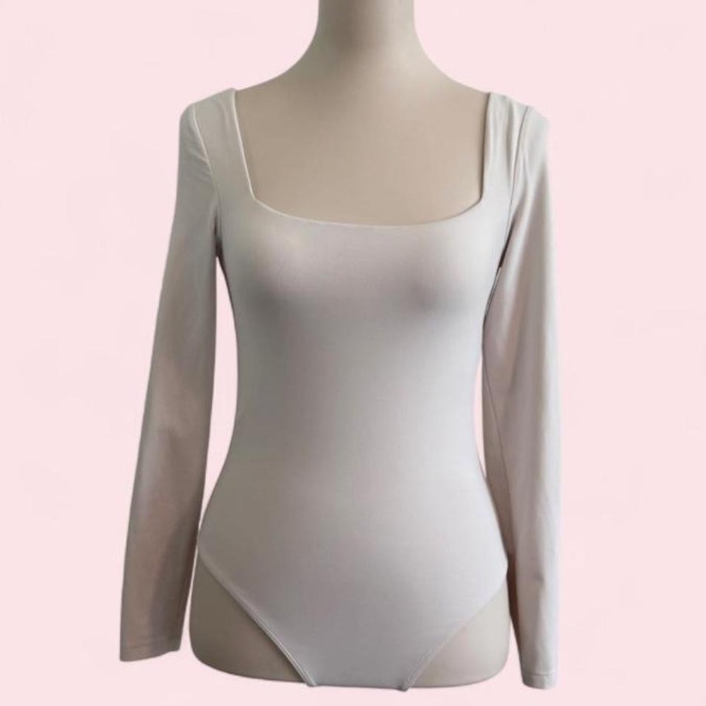 Aritzia Babaton Long‎ Sleeve Square Neck Bodysuit Size M